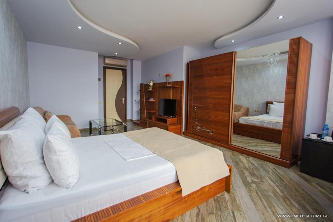 Hotel Light Palace Batumi Ngoại thất bức ảnh