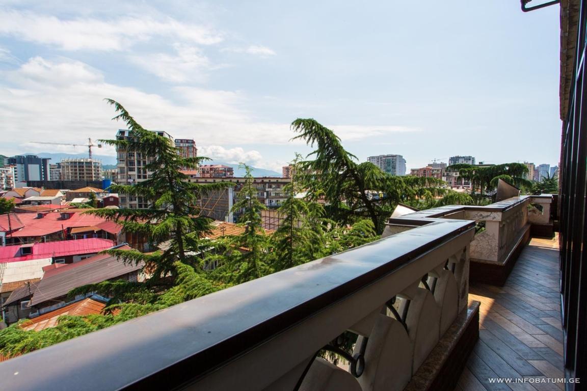 Hotel Light Palace Batumi Ngoại thất bức ảnh