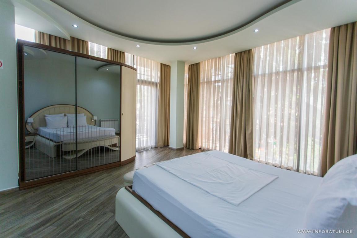Hotel Light Palace Batumi Ngoại thất bức ảnh